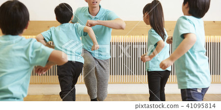 Child's workshop movement 41095814