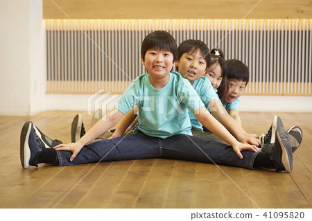 Child's workshop movement Child's workshop movement 41095820