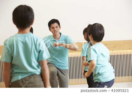 Child's workshop movement 41095821