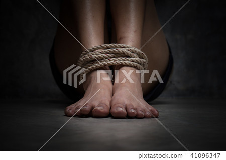 Feet of a victim woman tied up with rope  41096347