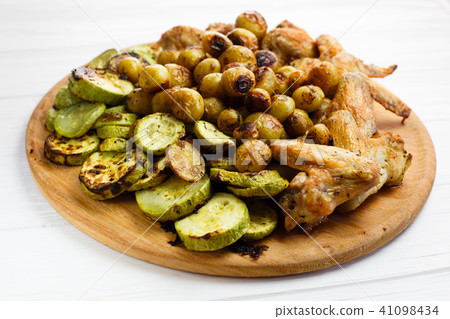 Grilled vegetables and chicken wings Grilled vegetables and chicken wings 41098434
