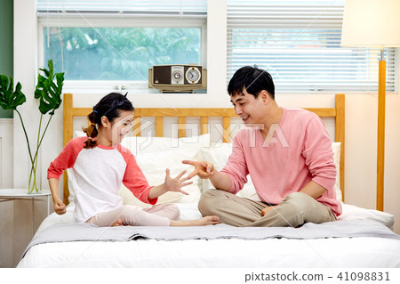 Dad and daughter playing rock scissors in bed Dad and daughter playing rock scissors in bed 41098831