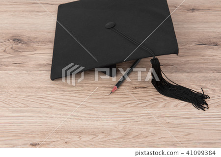 Graduated cap  41099384