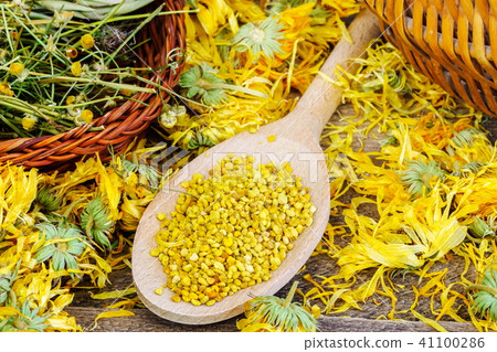 Pollen with dry chamomile and calendula around Pollen with dry chamomile and calendula around 41100286