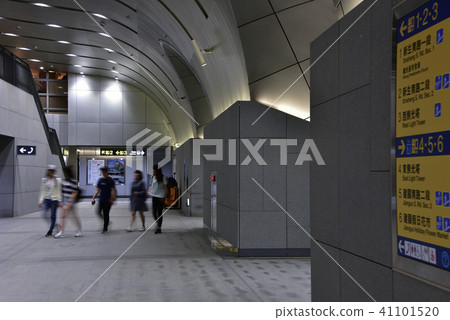 捷運大安森林公園站 41101520