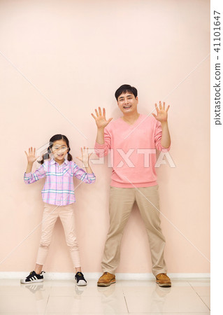 Dad and daughter playing happily in the living room Dad and daughter playing happily in the living room 41101647