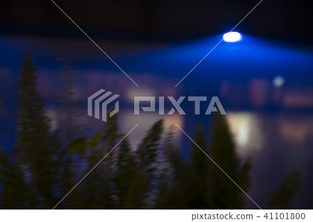 夜晚水池倒影 41101800