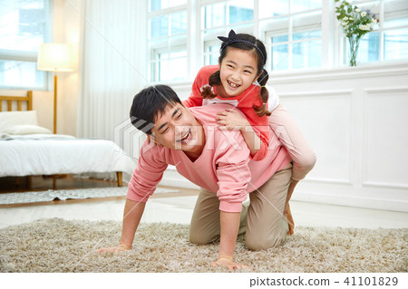 Dad, daughter, mum, airplane play happily in the living room Dad, daughter, mum, airplane play happily in the living room 41101829