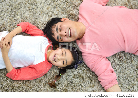 Dad and daughter having a good time lying in the living room 41102235