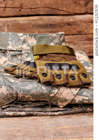 Camouflage military clothes and fingerless gloves. 41102936
