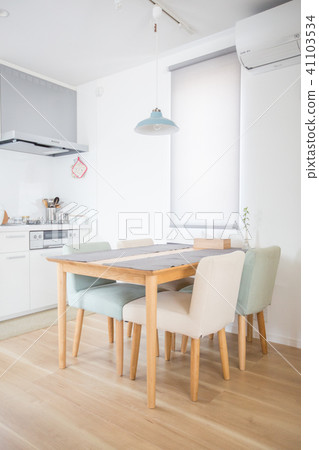 Dining 41103534