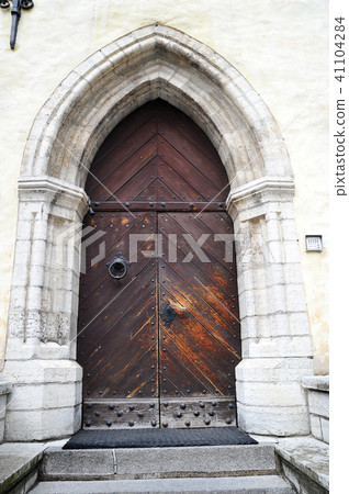 Old wooden door in old town Old wooden door in old town 41104284