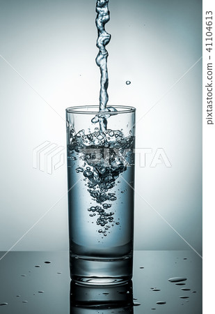 Water splashing from glass 41104613
