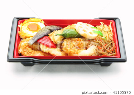 Bowl of spring vegetables and small shrimps 41105570