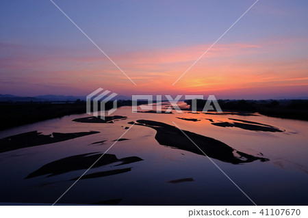 Morning glow of Hii River 41107670