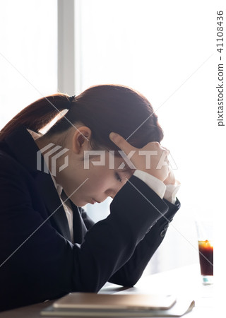 Women in recruitment suit 41108436