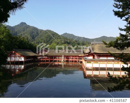 Itsukushima shrine at high tide 41108587