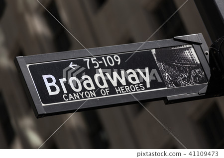 Wall street street sign in New York Ciy, USA Wall street street sign in New York Ciy, USA 41109473