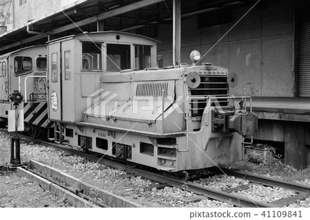 舊貨物更換的小機車 舊貨物更換的小機車 41109841