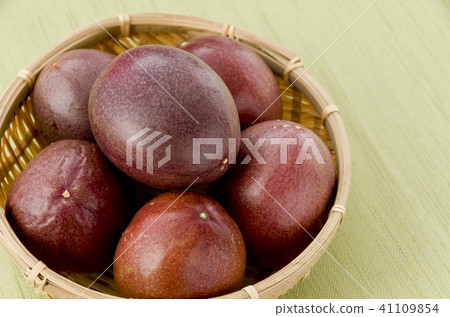 passion fruit  41109854