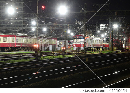神奈川[夏季]京急電鐵倉庫在晚上 41110454