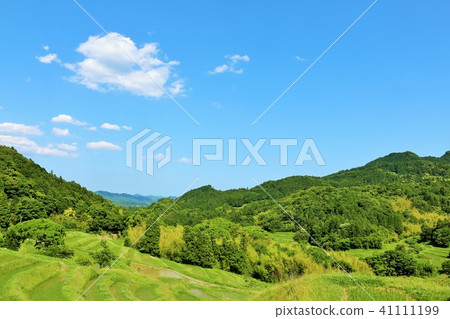 Blue sky of early summer of Chiba prefecture and Oyama Senjita of fresh green 41111199