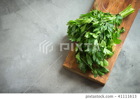 Fresh Parsley 41111613