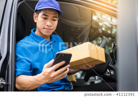 messenger man hold box and talk on smart phone and payment termi messenger man hold box and talk on smart phone and payment termi 41112391