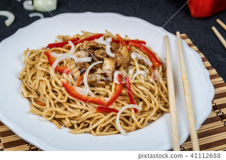 Chinese noodle with meat Chinese noodle with meat 41112688