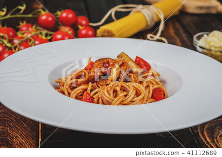 Spaghetti with chicken meat Spaghetti with chicken meat 41112689