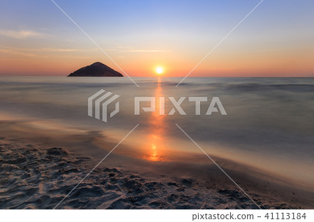 Paradise beach at sunrise. Greece 41113184