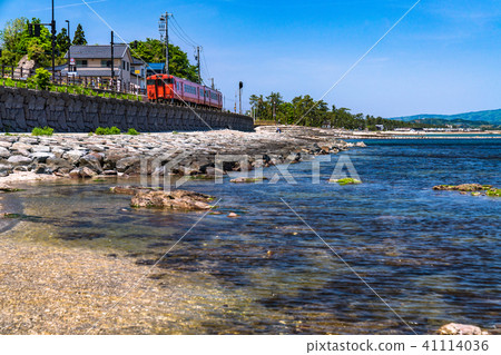 "Toyama prefecture" Himi line running on Ameyu coast "Toyama prefecture" Himi line running on Ameyu coast 41114036