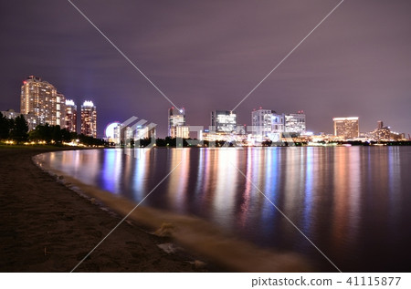 Odaiba夜間和夜視圖的海灘公園 41115877