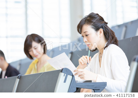 Businessman seminar taking qualification examination qualification examination office casual business scene Businessman seminar taking qualification examination qualification examination office casual business scene 41117158
