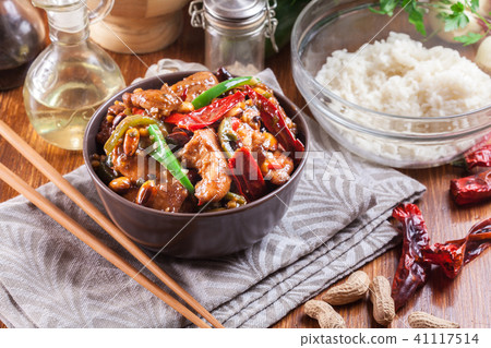 Kung Pao chicken with peppers and vegetables Kung Pao chicken with peppers and vegetables 41117514