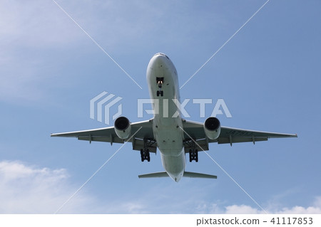 I took an airplane to land at Naha Airport from the bottom. I took an airplane to land at Naha Airport from the bottom. 41117853