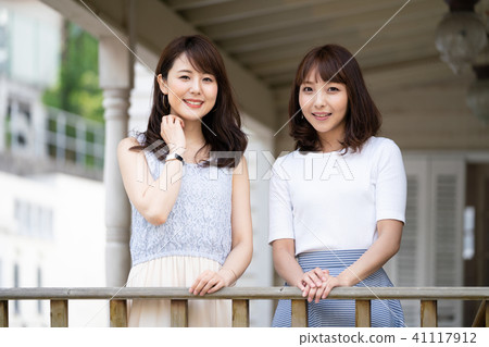 年輕女性旅行 年輕女性旅行 41117912