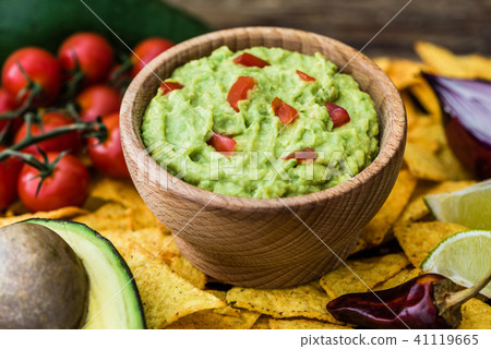 Guacamole with Tortilla Chips 41119665