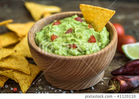 Guacamole with Tortilla Chips Guacamole with Tortilla Chips 41120110