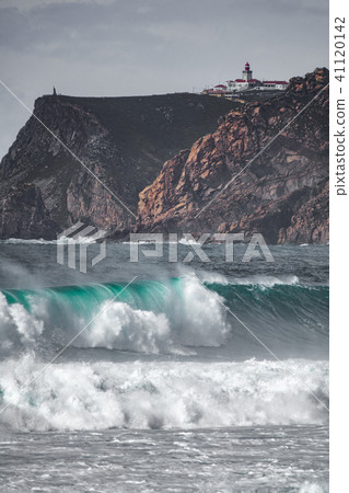 Cabo da Roca Lighthouse, the end of Europe with breaking waves Cabo da Roca Lighthouse, the end of Europe with breaking waves 41120142