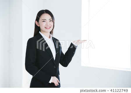 聘用小姐年輕人的女性企業女商人新的僱員工作 41122749