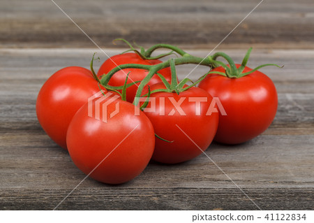 Branch fresh red tomato on a wooden background Branch fresh red tomato on a wooden background 41122834