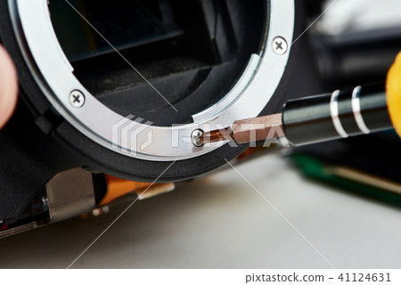 Repair broken DSLR camera in service 41124631