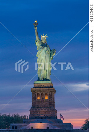 Statue of Liberty at dusk, New York City, USA 41125468