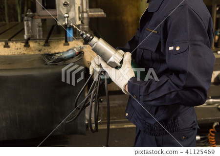 Worker with electric tool Worker with electric tool 41125469