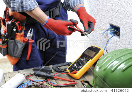 Young electrician at work on an electrical system Young electrician at work on an electrical system 41126032