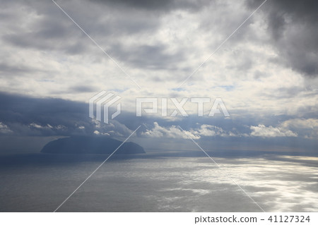 雲層和光線襲擊的海面 41127324