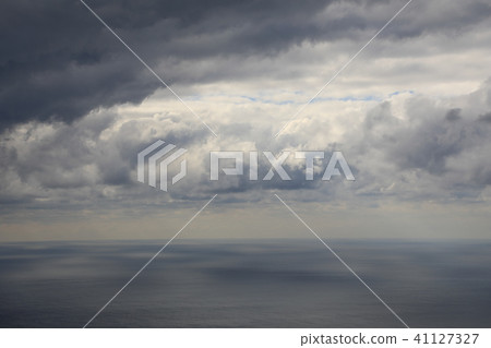 Next to the island visible from the summit of Miyakejima Next to the island visible from the summit of Miyakejima 41127327
