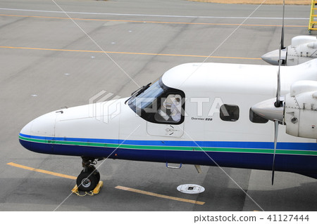 飛機駕駛座位飛越三宅島 41127444