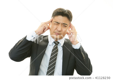 A man suffering from a headache 41128230